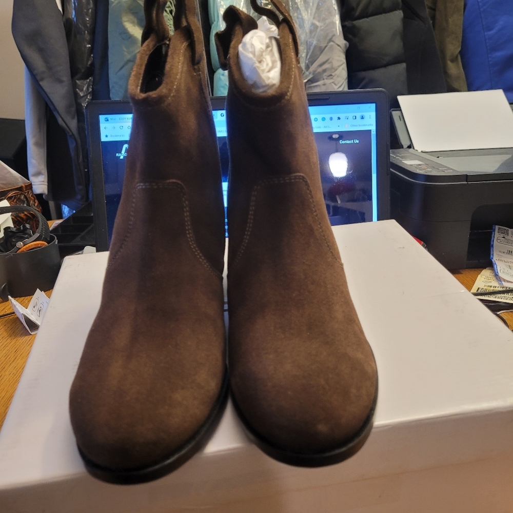 Ladies Chelsea boots